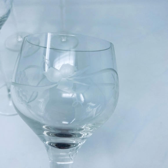 Set of 4 Vintage Long Stem Wine Glasses - Picture 3 of 6